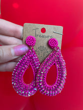 Load image into Gallery viewer, Fuchsia earrings
